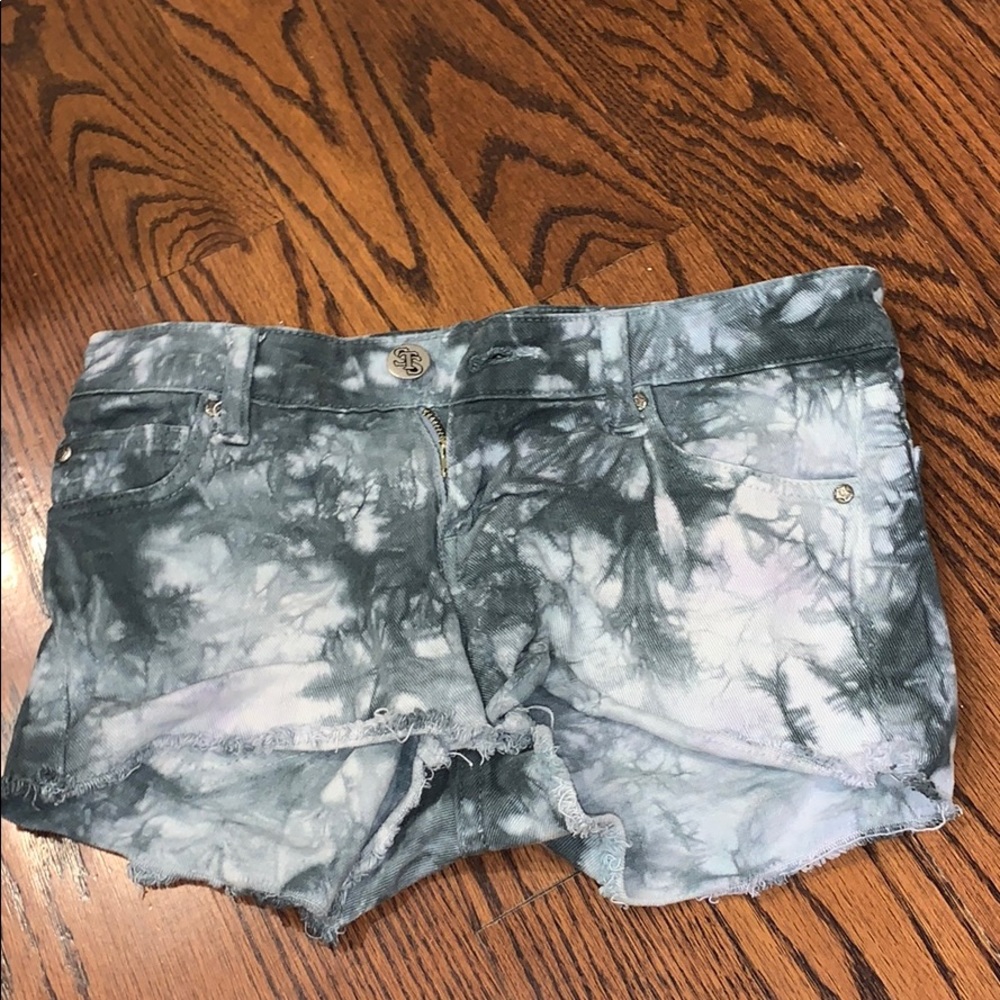Black and white tie dye junior size 3 shorts